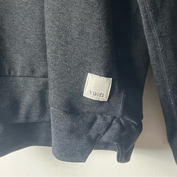 Vuori – Women’s Halo Essential Hoodie Heather Black Cropped Pullover – Sz. L - Picture 3 of 7
